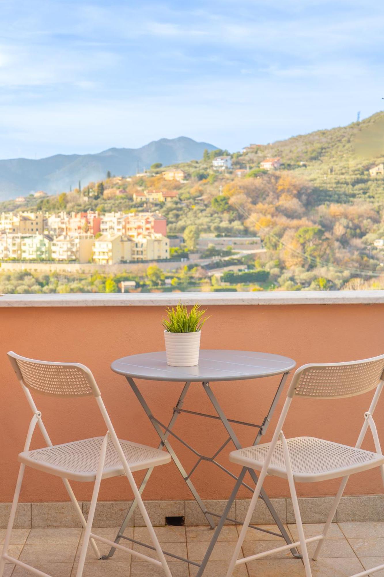 Appartamento Pesco "A Casa Felice" Pietra Ligure Buitenkant foto