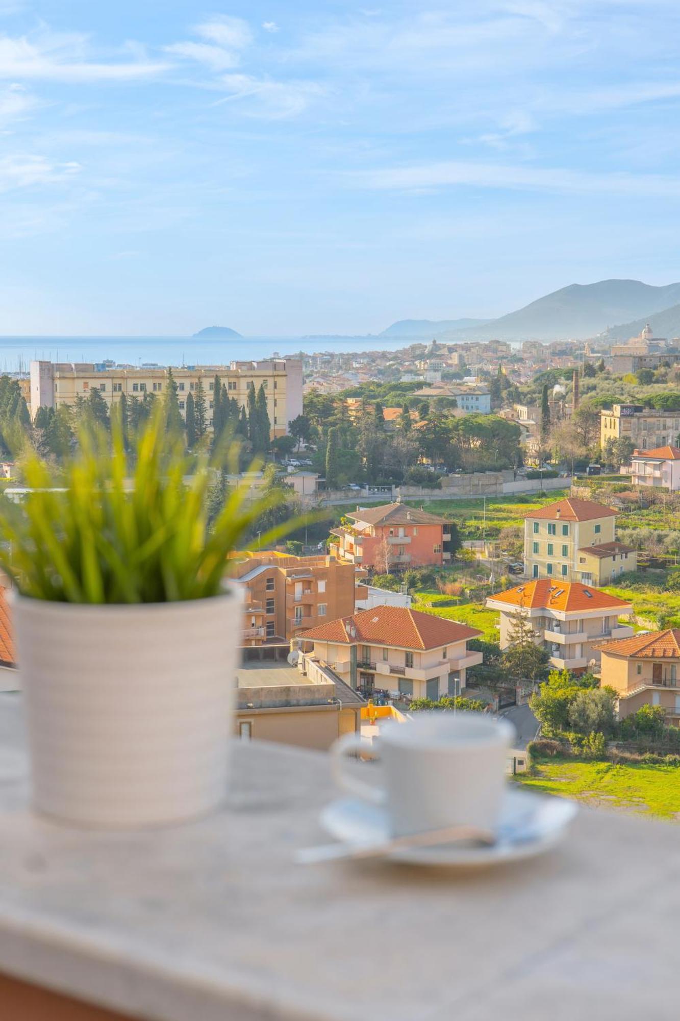 Appartamento Pesco "A Casa Felice" Pietra Ligure Buitenkant foto